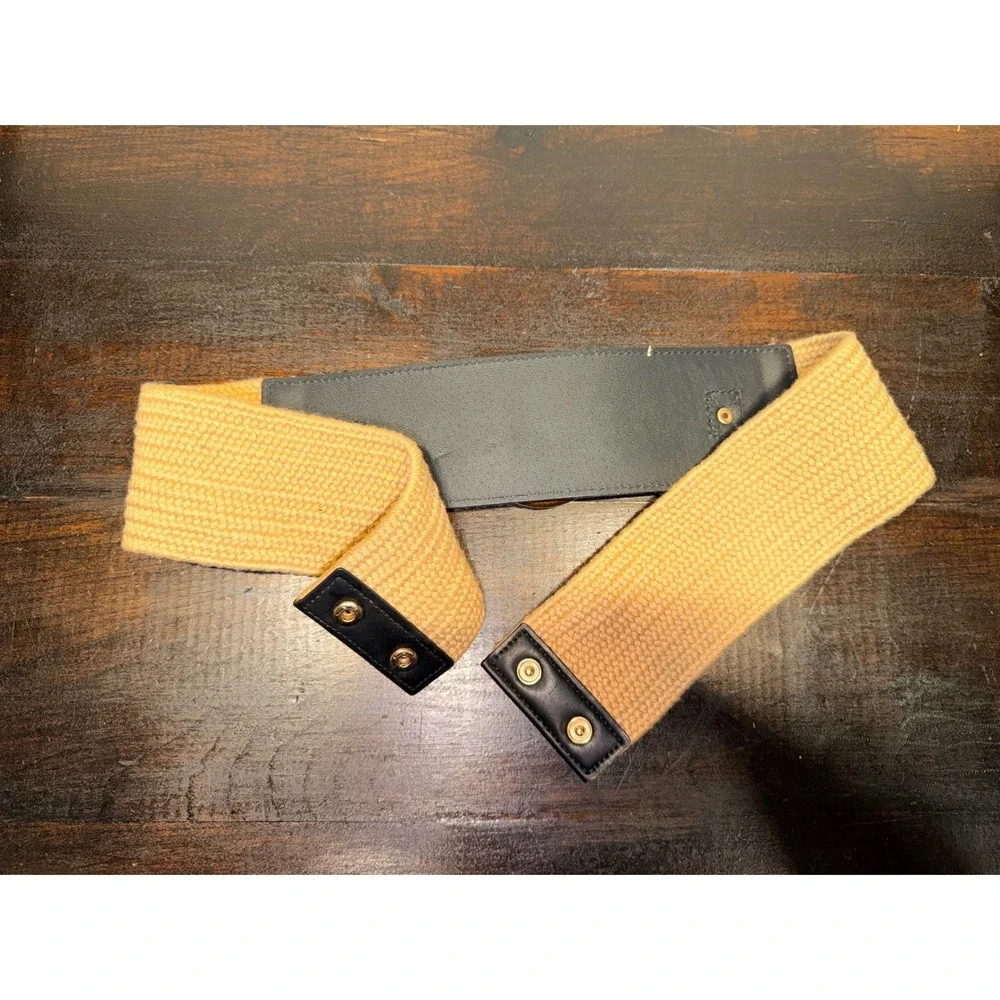 Torrid Womens Tan Woven Stretch Cinch Belt Black Faux Leather‎ Wood Ring Sz 00